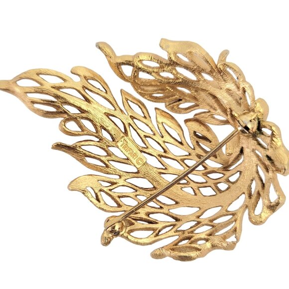 Trifari Crown Over T Gold Tone Modernist Leafy Brooch, Signed M338 - Picture 2 of 4